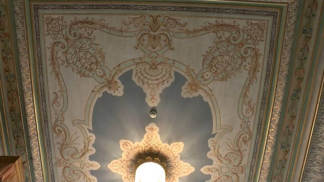 Atatürk'ün hayata gözlerini yumduğu Dolmabahçe Sarayı'ndaki odası ziyaretçilerini bekliyor 20